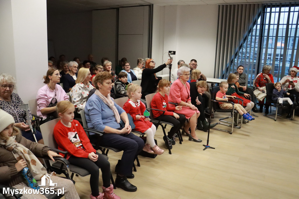 Fotorelacja: Spektakl lalkowy przygotowany przez Klub Seniora Koziołek  - Bajka PRZYGODY BOLKA I LOLKA