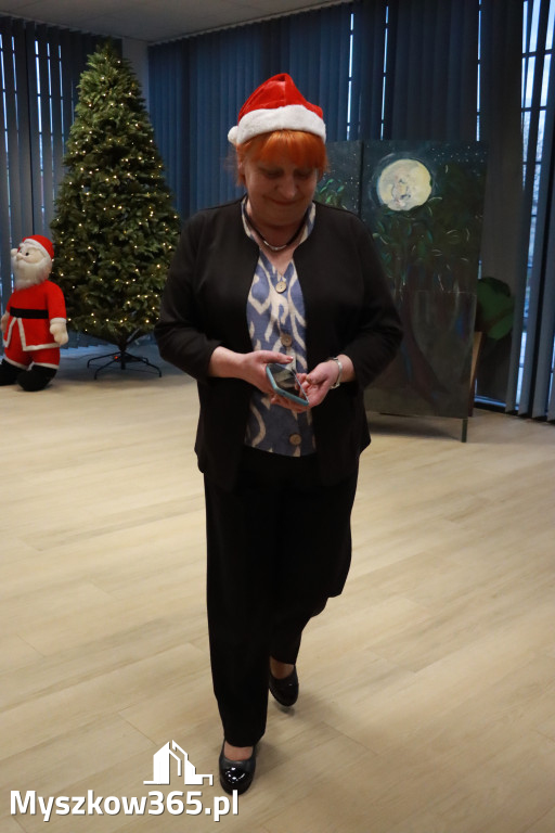 Fotorelacja: Spektakl lalkowy przygotowany przez Klub Seniora Koziołek  - Bajka PRZYGODY BOLKA I LOLKA