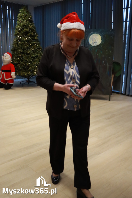 Fotorelacja: Spektakl lalkowy przygotowany przez Klub Seniora Koziołek  - Bajka PRZYGODY BOLKA I LOLKA