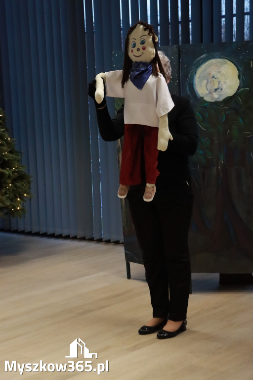 Fotorelacja: Spektakl lalkowy przygotowany przez Klub Seniora Koziołek  - Bajka PRZYGODY BOLKA I LOLKA