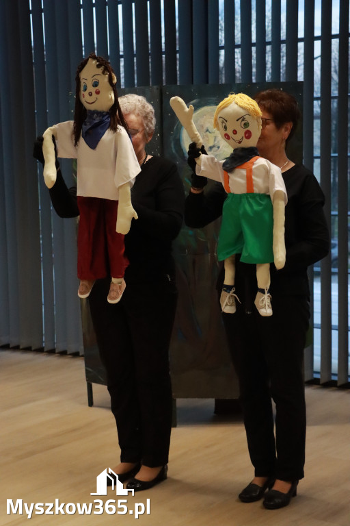 Fotorelacja: Spektakl lalkowy przygotowany przez Klub Seniora Koziołek  - Bajka PRZYGODY BOLKA I LOLKA