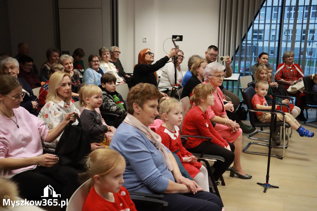 Fotorelacja: Spektakl lalkowy przygotowany przez Klub Seniora Koziołek  - Bajka PRZYGODY BOLKA I LOLKA