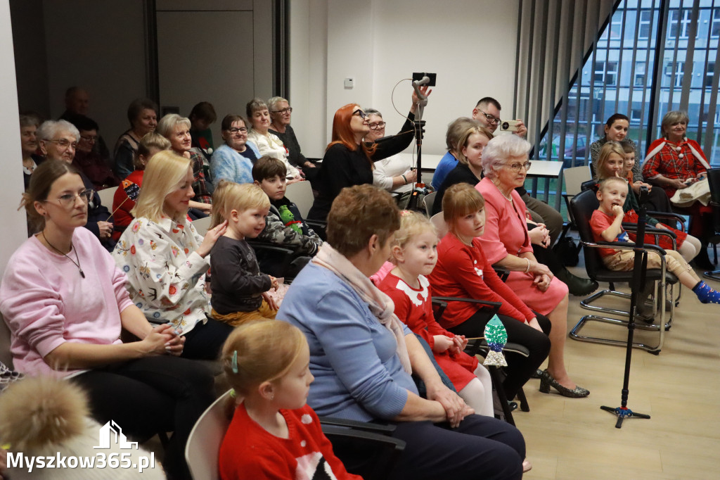 Fotorelacja: Spektakl lalkowy przygotowany przez Klub Seniora Koziołek  - Bajka PRZYGODY BOLKA I LOLKA