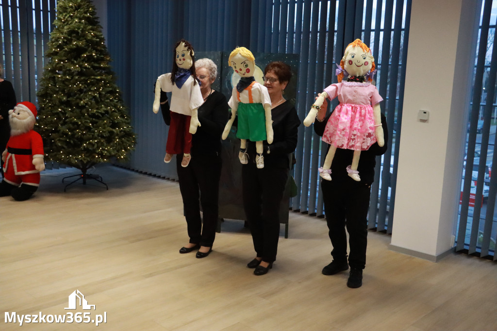 Fotorelacja: Spektakl lalkowy przygotowany przez Klub Seniora Koziołek  - Bajka PRZYGODY BOLKA I LOLKA