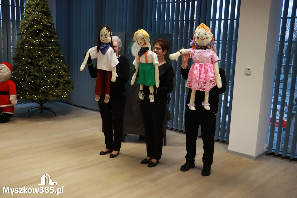 Fotorelacja: Spektakl lalkowy przygotowany przez Klub Seniora Koziołek  - Bajka PRZYGODY BOLKA I LOLKA