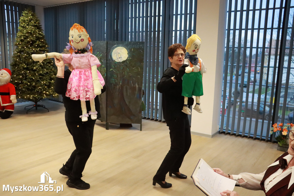 Fotorelacja: Spektakl lalkowy przygotowany przez Klub Seniora Koziołek  - Bajka PRZYGODY BOLKA I LOLKA