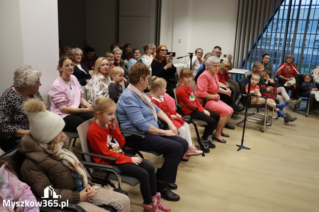 Fotorelacja: Spektakl lalkowy przygotowany przez Klub Seniora Koziołek  - Bajka PRZYGODY BOLKA I LOLKA