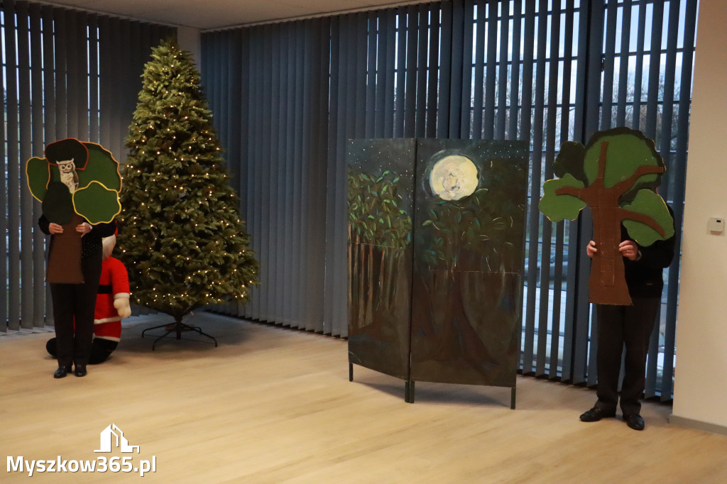 Fotorelacja: Spektakl lalkowy przygotowany przez Klub Seniora Koziołek  - Bajka PRZYGODY BOLKA I LOLKA