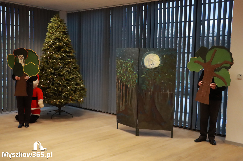 Fotorelacja: Spektakl lalkowy przygotowany przez Klub Seniora Koziołek  - Bajka PRZYGODY BOLKA I LOLKA