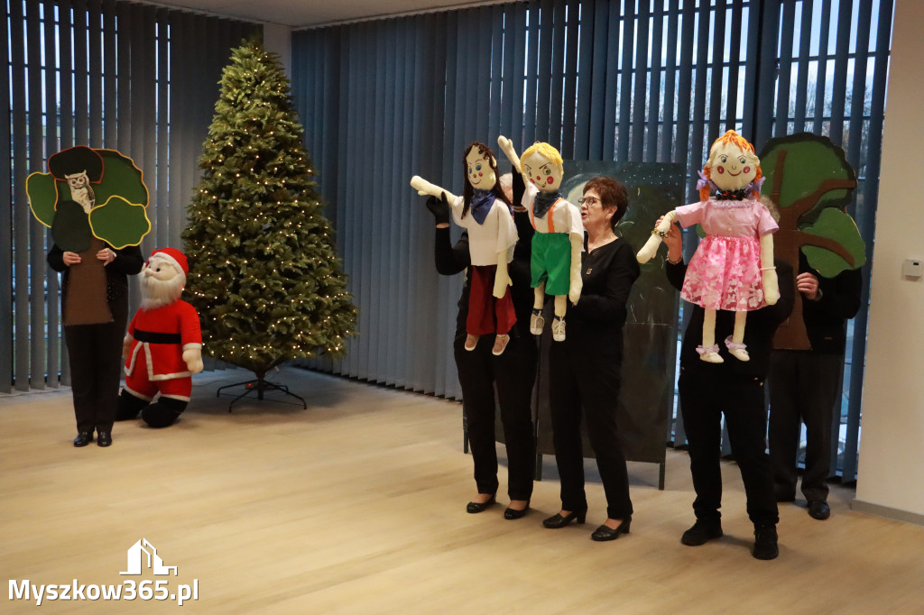 Fotorelacja: Spektakl lalkowy przygotowany przez Klub Seniora Koziołek  - Bajka PRZYGODY BOLKA I LOLKA