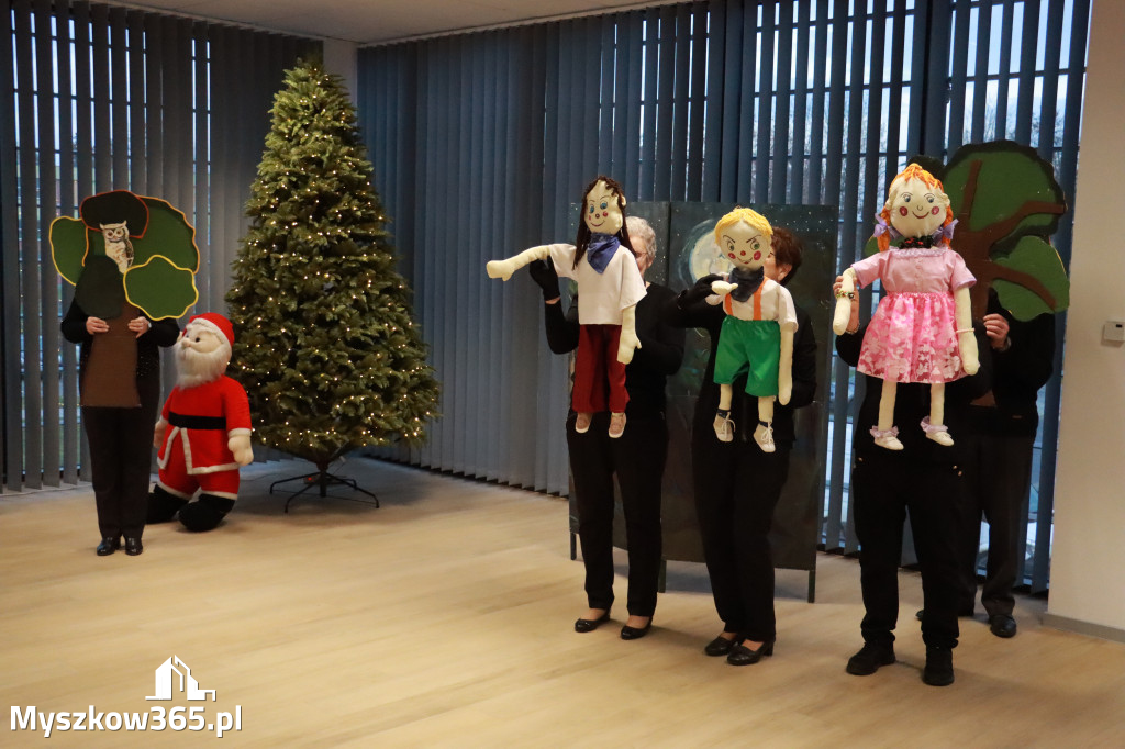 Fotorelacja: Spektakl lalkowy przygotowany przez Klub Seniora Koziołek  - Bajka PRZYGODY BOLKA I LOLKA