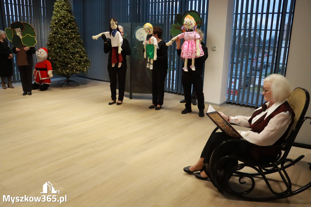 Fotorelacja: Spektakl lalkowy przygotowany przez Klub Seniora Koziołek  - Bajka PRZYGODY BOLKA I LOLKA