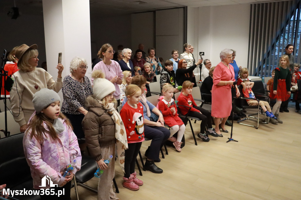 Fotorelacja: Spektakl lalkowy przygotowany przez Klub Seniora Koziołek  - Bajka PRZYGODY BOLKA I LOLKA