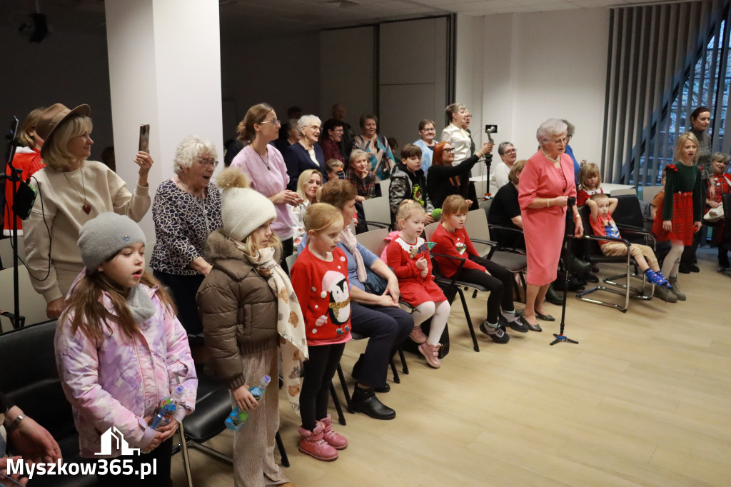 Fotorelacja: Spektakl lalkowy przygotowany przez Klub Seniora Koziołek  - Bajka PRZYGODY BOLKA I LOLKA