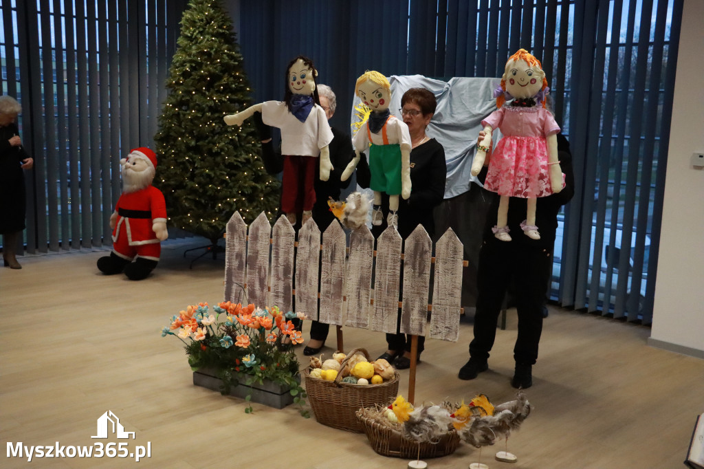 Fotorelacja: Spektakl lalkowy przygotowany przez Klub Seniora Koziołek  - Bajka PRZYGODY BOLKA I LOLKA