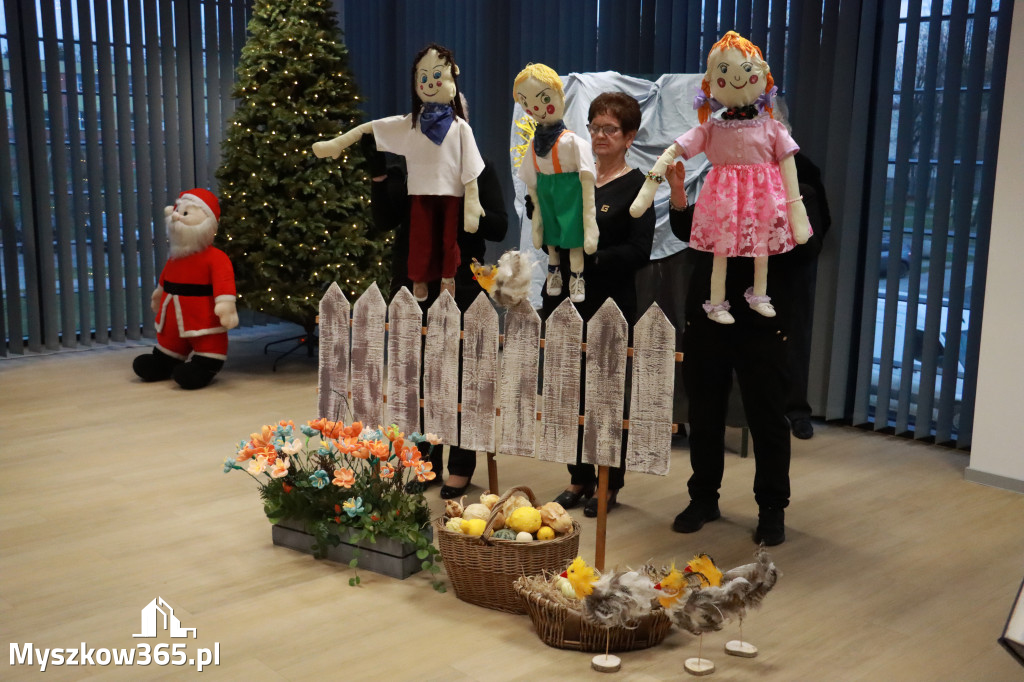 Fotorelacja: Spektakl lalkowy przygotowany przez Klub Seniora Koziołek  - Bajka PRZYGODY BOLKA I LOLKA