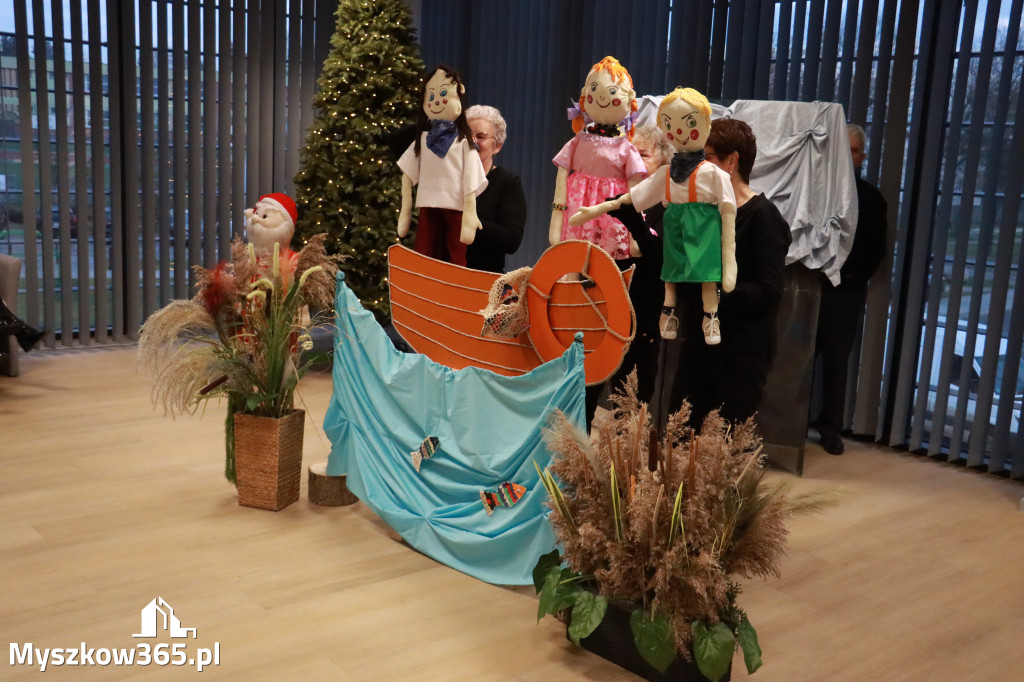 Fotorelacja: Spektakl lalkowy przygotowany przez Klub Seniora Koziołek  - Bajka PRZYGODY BOLKA I LOLKA