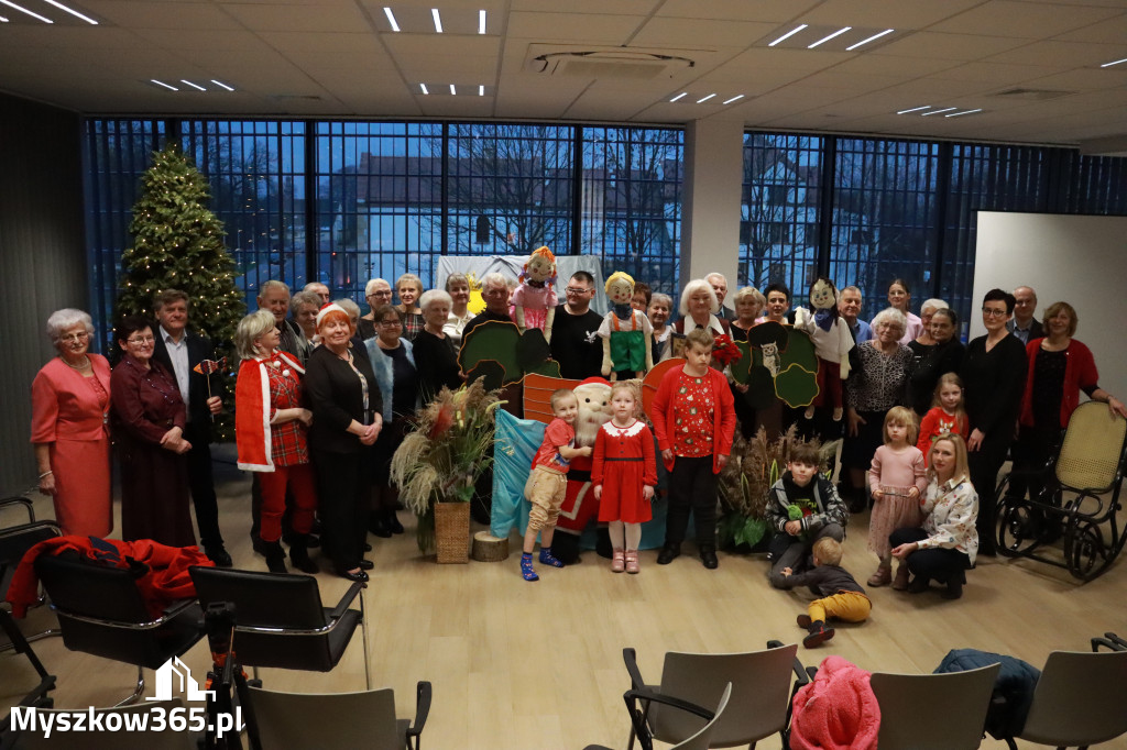 Fotorelacja: Spektakl lalkowy przygotowany przez Klub Seniora Koziołek  - Bajka PRZYGODY BOLKA I LOLKA