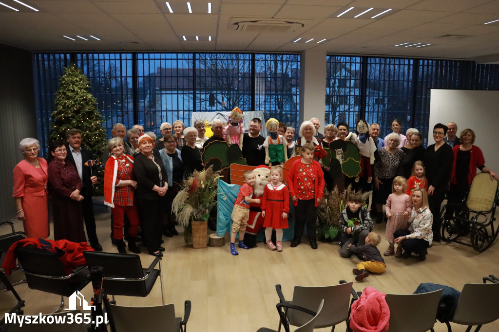 Fotorelacja: Spektakl lalkowy przygotowany przez Klub Seniora Koziołek  - Bajka PRZYGODY BOLKA I LOLKA