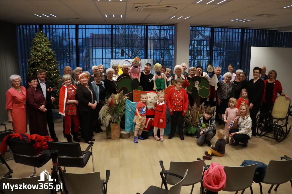 Fotorelacja: Spektakl lalkowy przygotowany przez Klub Seniora Koziołek  - Bajka PRZYGODY BOLKA I LOLKA