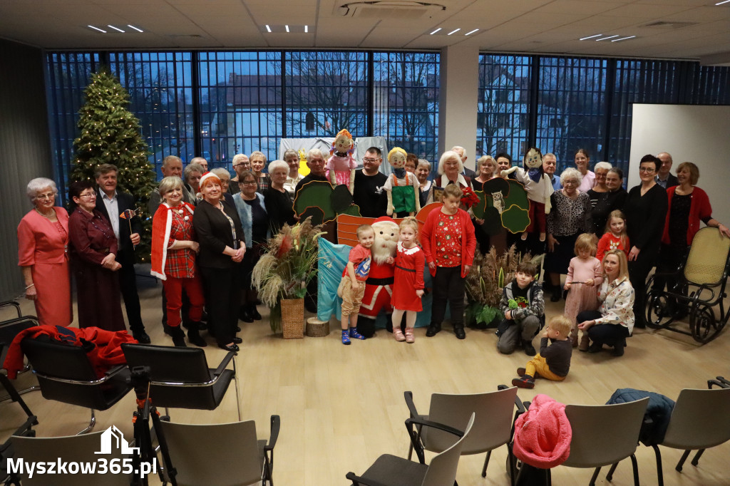 Fotorelacja: Spektakl lalkowy przygotowany przez Klub Seniora Koziołek  - Bajka PRZYGODY BOLKA I LOLKA