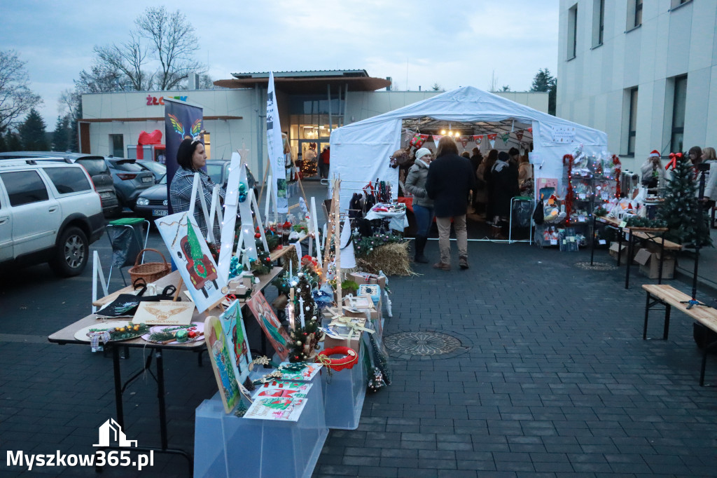 Fotorelacja: Spektakl lalkowy przygotowany przez Klub Seniora Koziołek  - Bajka PRZYGODY BOLKA I LOLKA