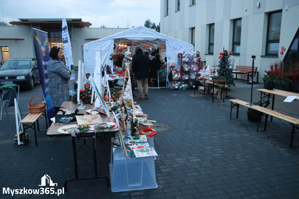 Fotorelacja: Spektakl lalkowy przygotowany przez Klub Seniora Koziołek  - Bajka PRZYGODY BOLKA I LOLKA