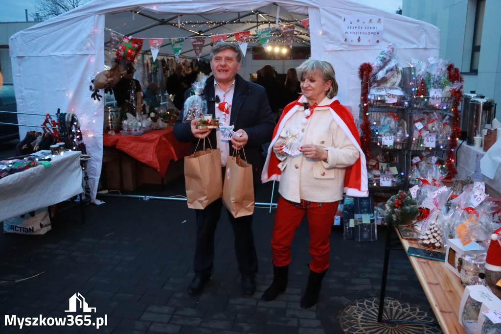 Fotorelacja: Spektakl lalkowy przygotowany przez Klub Seniora Koziołek  - Bajka PRZYGODY BOLKA I LOLKA