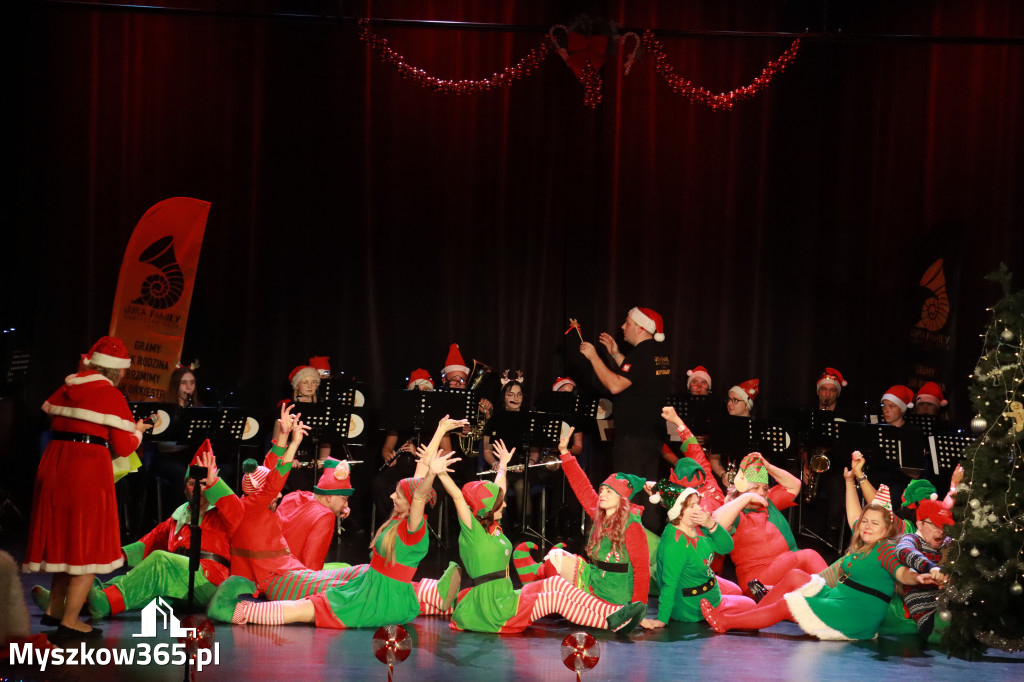 Fotorelacja: Spotkanie z Mikołajem i Rozświetlenie Choinki w Myszkowie