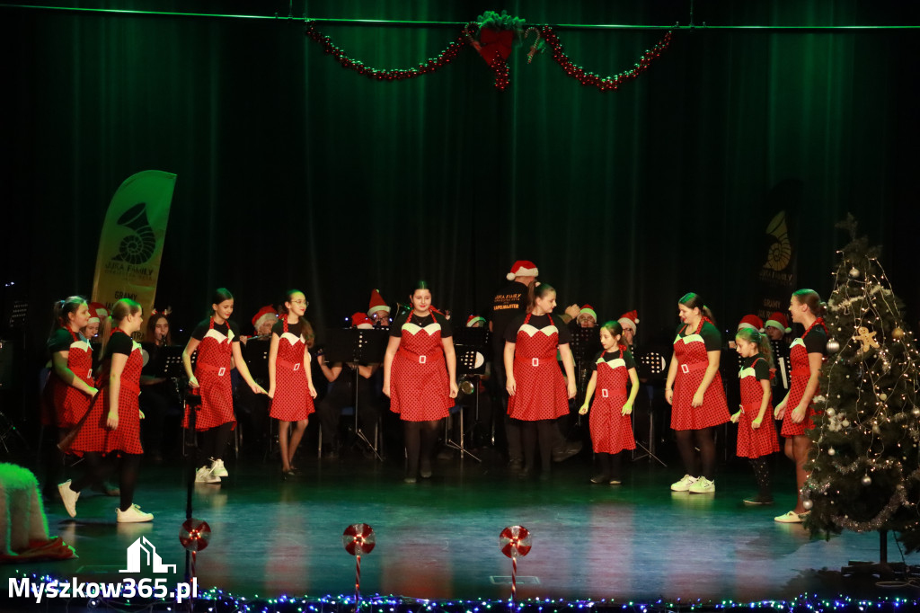 Fotorelacja: Spotkanie z Mikołajem i Rozświetlenie Choinki w Myszkowie