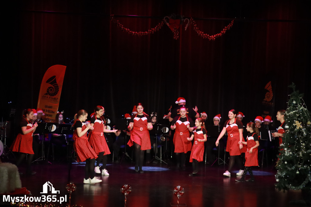 Fotorelacja: Spotkanie z Mikołajem i Rozświetlenie Choinki w Myszkowie