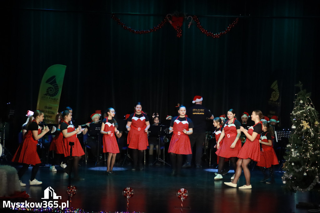 Fotorelacja: Spotkanie z Mikołajem i Rozświetlenie Choinki w Myszkowie