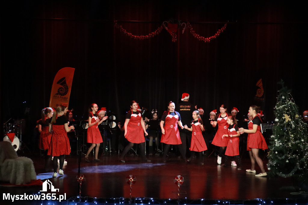 Fotorelacja: Spotkanie z Mikołajem i Rozświetlenie Choinki w Myszkowie