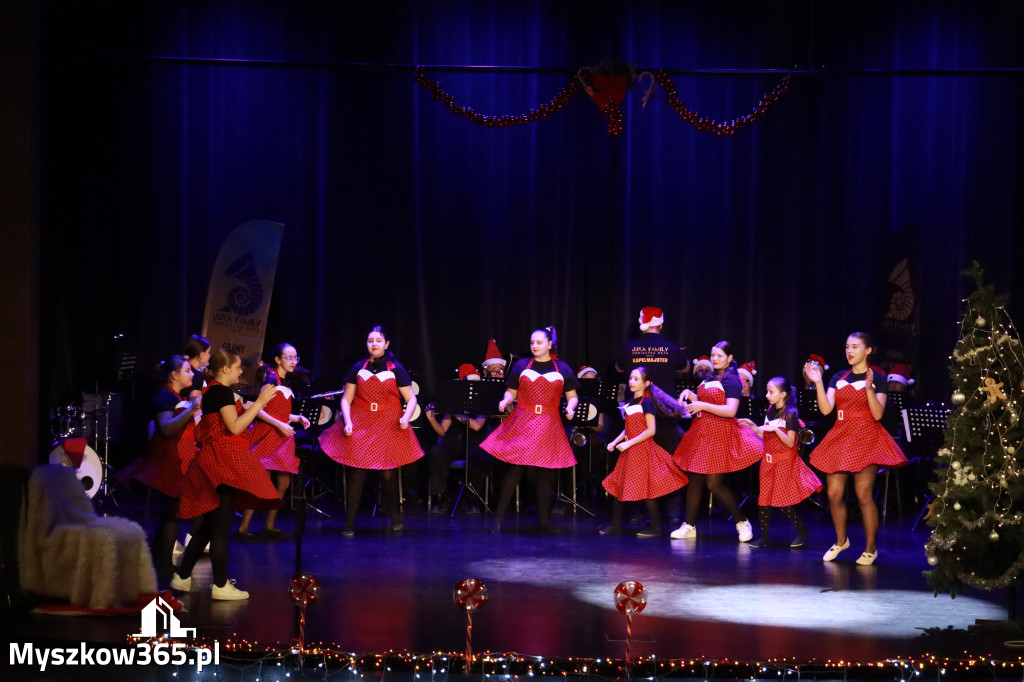 Fotorelacja: Spotkanie z Mikołajem i Rozświetlenie Choinki w Myszkowie