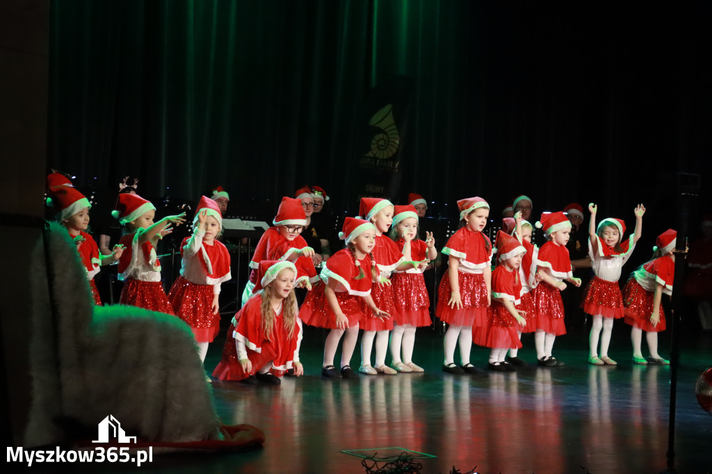 Fotorelacja: Spotkanie z Mikołajem i Rozświetlenie Choinki w Myszkowie