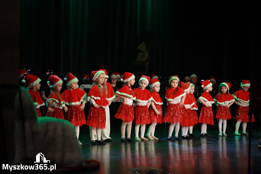 Fotorelacja: Spotkanie z Mikołajem i Rozświetlenie Choinki w Myszkowie