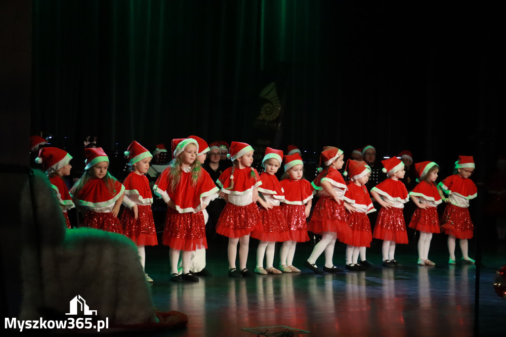 Fotorelacja: Spotkanie z Mikołajem i Rozświetlenie Choinki w Myszkowie