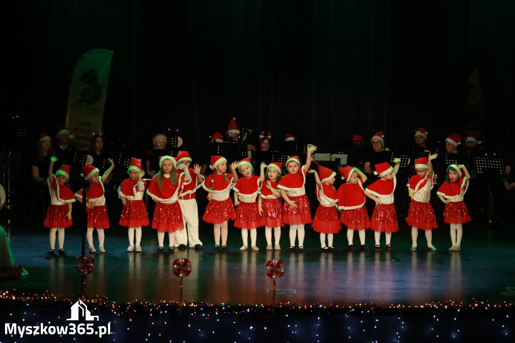 Fotorelacja: Spotkanie z Mikołajem i Rozświetlenie Choinki w Myszkowie