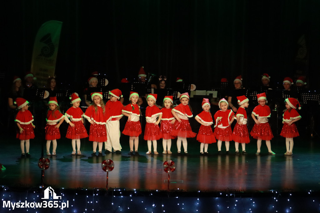 Fotorelacja: Spotkanie z Mikołajem i Rozświetlenie Choinki w Myszkowie
