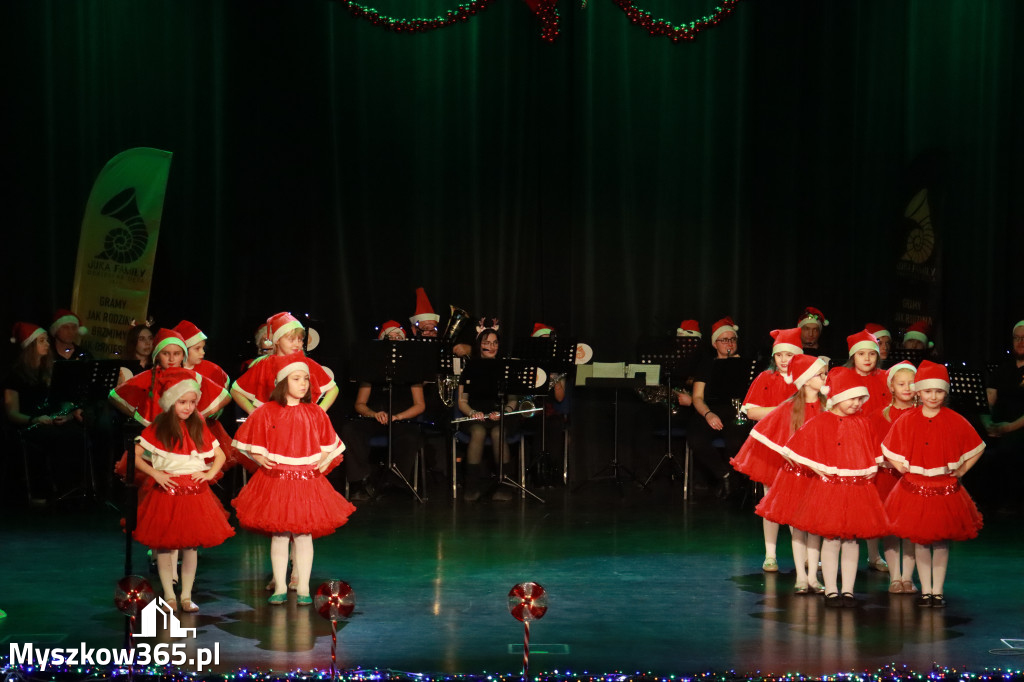 Fotorelacja: Spotkanie z Mikołajem i Rozświetlenie Choinki w Myszkowie