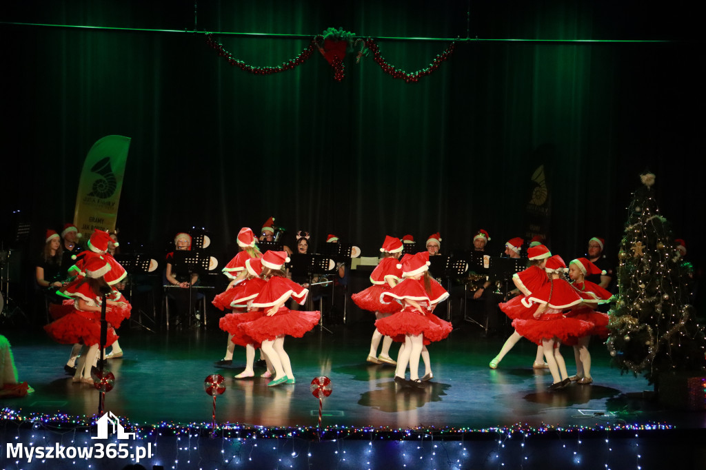 Fotorelacja: Spotkanie z Mikołajem i Rozświetlenie Choinki w Myszkowie