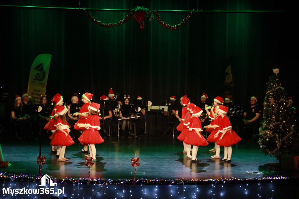 Fotorelacja: Spotkanie z Mikołajem i Rozświetlenie Choinki w Myszkowie