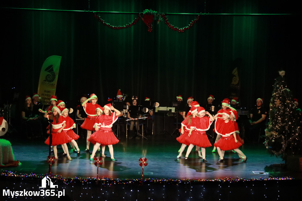 Fotorelacja: Spotkanie z Mikołajem i Rozświetlenie Choinki w Myszkowie
