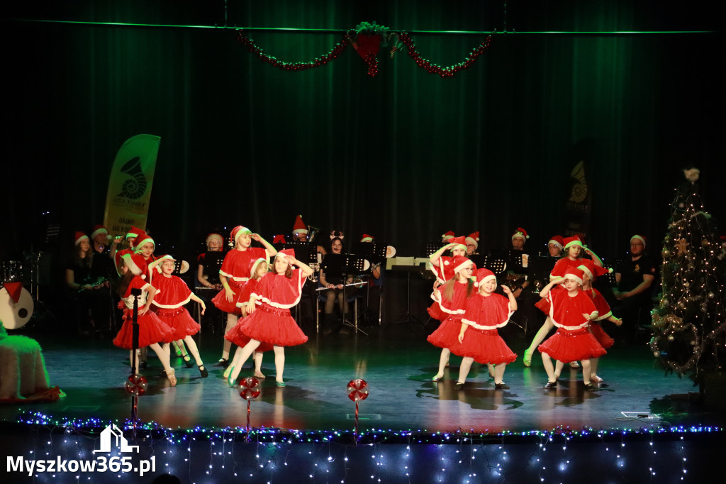 Fotorelacja: Spotkanie z Mikołajem i Rozświetlenie Choinki w Myszkowie