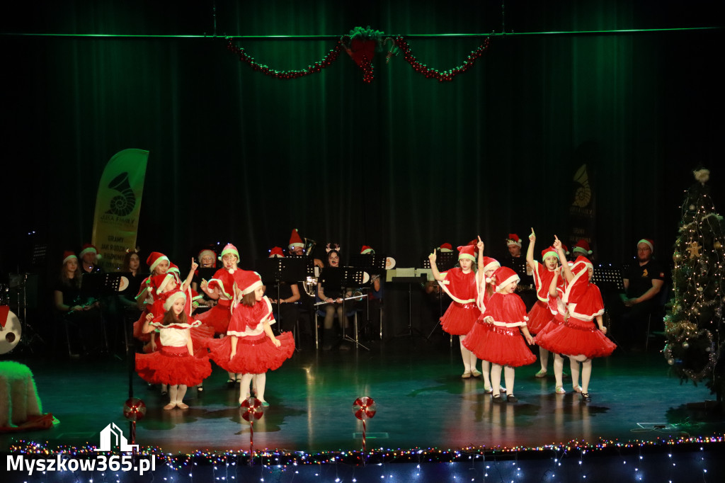 Fotorelacja: Spotkanie z Mikołajem i Rozświetlenie Choinki w Myszkowie