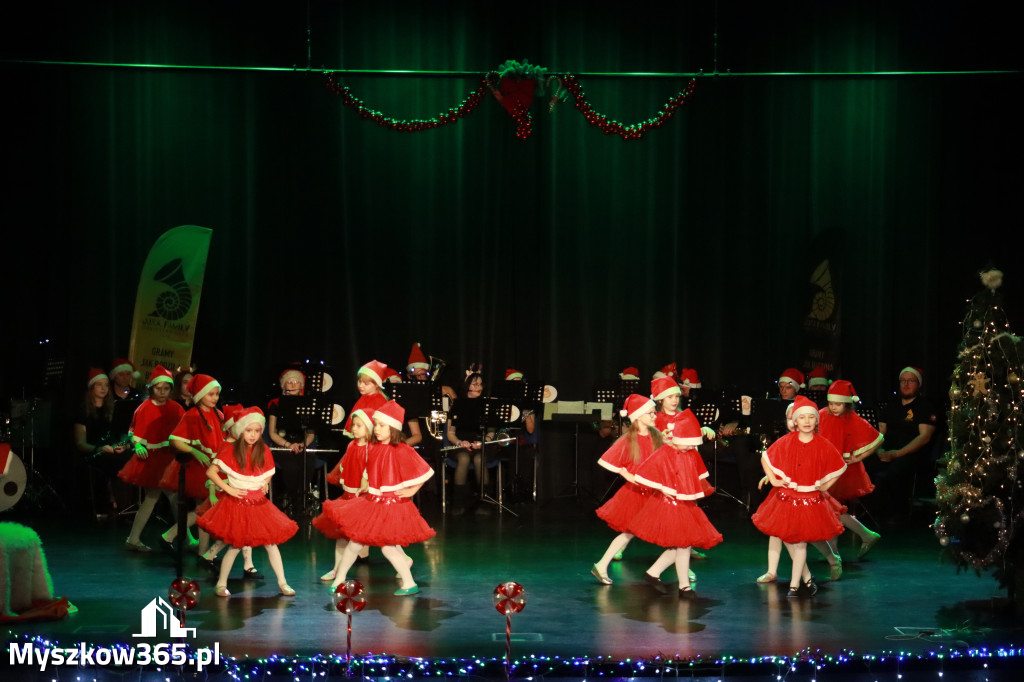 Fotorelacja: Spotkanie z Mikołajem i Rozświetlenie Choinki w Myszkowie