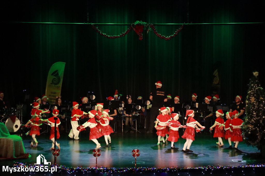 Fotorelacja: Spotkanie z Mikołajem i Rozświetlenie Choinki w Myszkowie