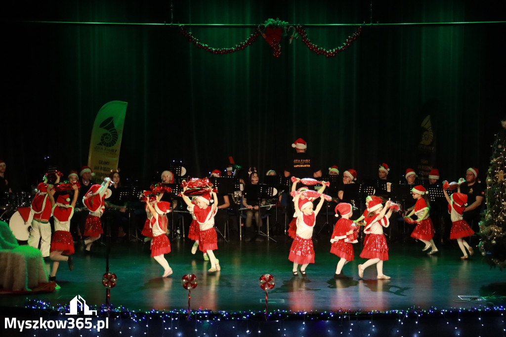 Fotorelacja: Spotkanie z Mikołajem i Rozświetlenie Choinki w Myszkowie