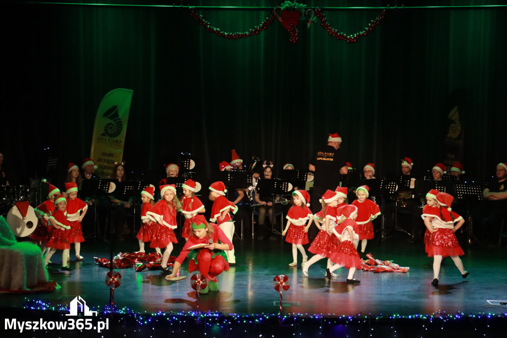Fotorelacja: Spotkanie z Mikołajem i Rozświetlenie Choinki w Myszkowie