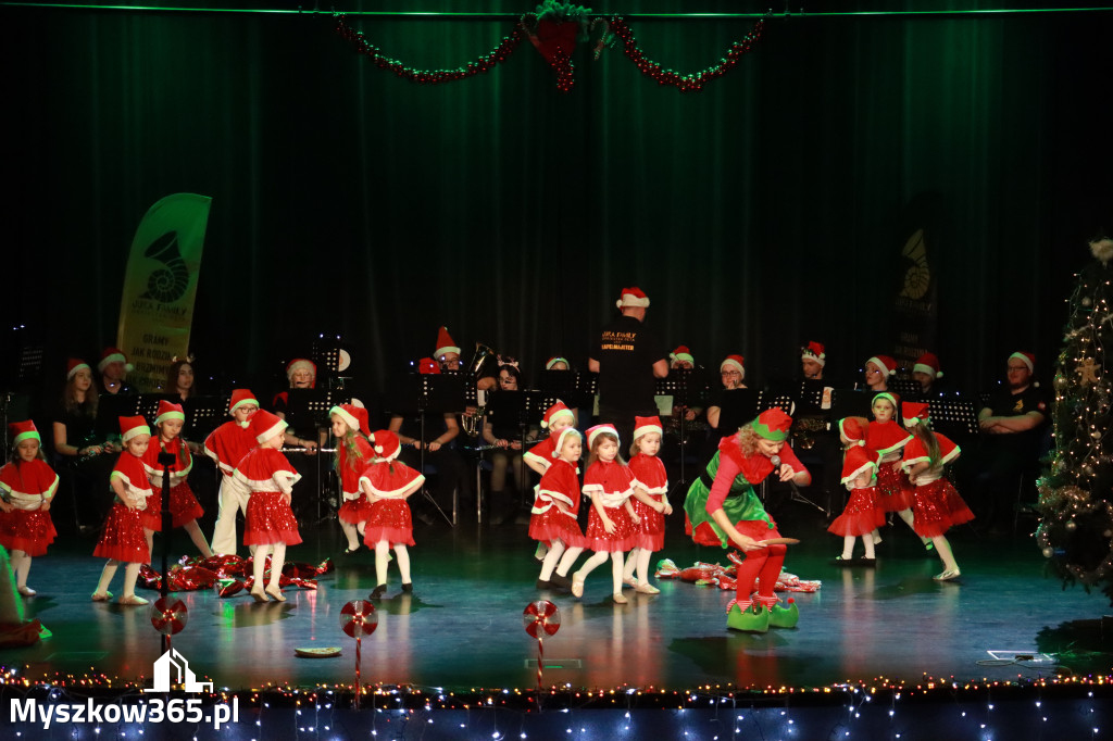 Fotorelacja: Spotkanie z Mikołajem i Rozświetlenie Choinki w Myszkowie